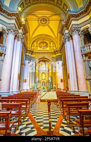 MILANO, ITALIA - 11 APRILE 2022: La sala di preghiera della Chiesa di San Giuseppe, il 11 aprile a Milano Foto Stock