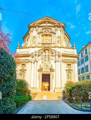 Facciata della Chiesa di San Giuseppe nel quartiere Brera di Milano Foto Stock