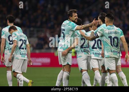 Milano, Italia. 5th Mar, 2023. Italia, Milano, 5 2023 marzo: Henrikh Mkhitaryan (fc Inter midfielder) segna e celebra il gol 1-0 a 29' durante la partita di calcio FC INTER vs LECCE, Serie A 2022-2023 day25 allo stadio di San Siro (Credit Image: © Fabrizio Andrea Bertani/Pacific Press via ZUMA Press Wire) SOLO PER USO EDITORIALE! Non per USO commerciale! Foto Stock