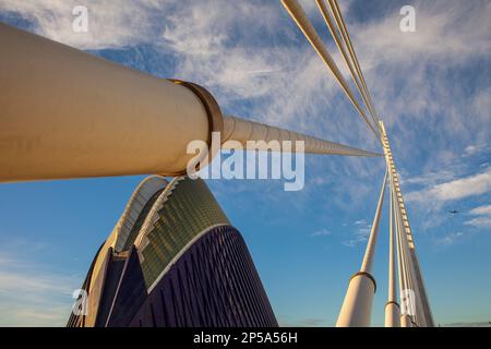 El Pont de l'Assut de l'o e l'Agora, nella Città delle Arti e delle Scienze. Valencia, Spagna. Foto Stock