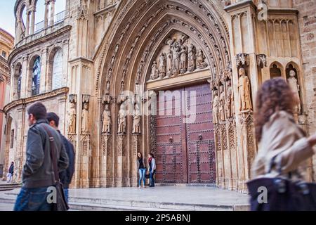 Puerta de los Apóstoles porta degli Apostoli ,Cattedrale,Valencia,Spagna. Foto Stock