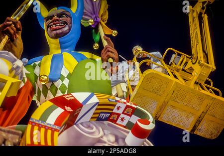 Plantá,costruire la falla,Falla di Na Jordana,da Manolo Martín,Fallas Festival, Valencia, Spagna Foto Stock