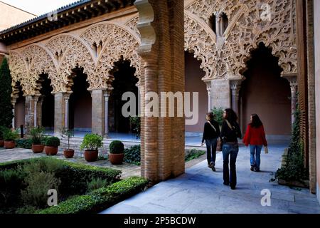 Saragozza, Aragona, Spagna: cortile di Santa Isabel.Aljafería Palace. Foto Stock