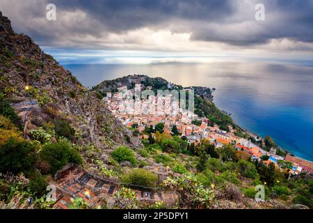 Taormina, Sicilia, Italia città storica al tramonto. Foto Stock