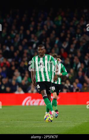 Siviglia, Spagna. 05th Mar, 2023. Youssouf Sabaly di Real Betis visto durante il giorno 24 della partita di Santander tra Real Betis e Real Madrid allo stadio Benito Villamarin. Punteggio finale: Real Betis 0:0 Real Madrid Credit: SOPA Images Limited/Alamy Live News Foto Stock