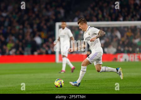 Siviglia, Spagna. 05th Mar, 2023. Toni Kroos del Real Madrid visto in azione durante il giorno 24 della partita di Santander tra Real Betis e Real Madrid allo stadio Benito Villamarin. Punteggio finale: Real Betis 0:0 Real Madrid (Photo by Lorena Martin/SOPA Images/Sipa USA) Credit: Sipa USA/Alamy Live News Foto Stock