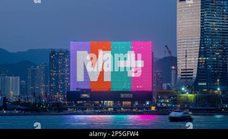 Il nuovissimo museo M+ della cultura visiva di Hong Kong, Victoria Harbour, Hong Kong, Cina. Foto Stock