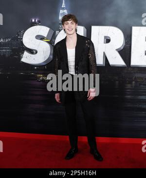 New York, Stati Uniti. 06th Mar, 2023. Jack Champion arriva sul tappeto rosso alla prima mondiale di 'Scream VI' presso AMC Lincoln Square lunedì 6 marzo 2023 a New York City. Foto di John Angelillo/UPI Credit: UPI/Alamy Live News Foto Stock