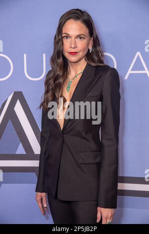 NEW YORK, NEW YORK - 06 MARZO: Sutton Foster partecipa al Roundabout Theatre Company Gala del 2022 presso la sala da ballo Ziegfeld il 06 marzo 2023 a New York City. Foto Stock