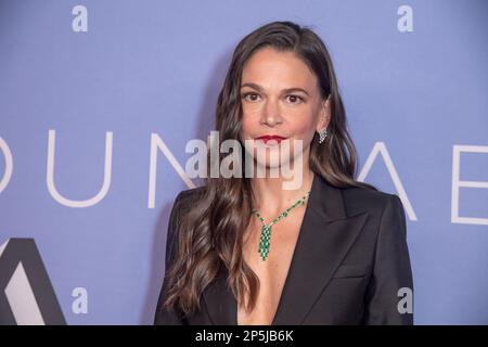 NEW YORK, NEW YORK - 06 MARZO: Sutton Foster partecipa al Roundabout Theatre Company Gala del 2022 presso la sala da ballo Ziegfeld il 06 marzo 2023 a New York City. Foto Stock