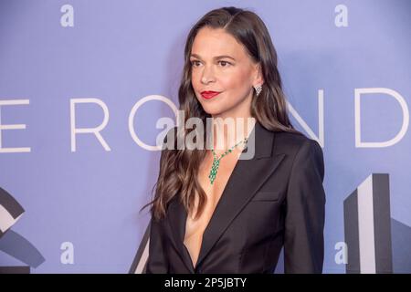 NEW YORK, NEW YORK - 06 MARZO: Sutton Foster partecipa al Roundabout Theatre Company Gala del 2022 presso la sala da ballo Ziegfeld il 06 marzo 2023 a New York City. Foto Stock