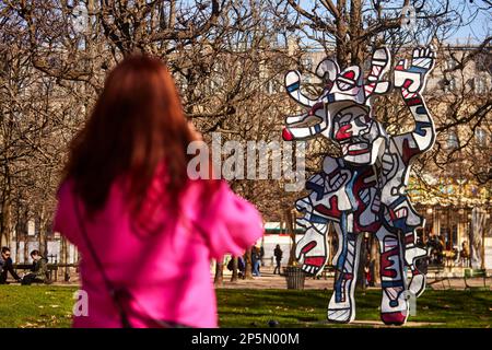 Museo del Louvre, le Bel costumé” di Jean Dubuffet, Giardino delle Tuileries Foto Stock