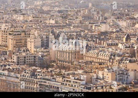 Parigi punto di riferimento, tetti edifici di appartamenti Foto Stock