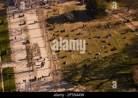 Punto di riferimento di Parigi, Giardino della Torre Eiffel, Jardin de la Tour Eiffel Foto Stock