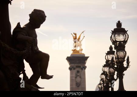 Punto di riferimento di Parigi, Pont de la Concorde sul fiume Senna Foto Stock