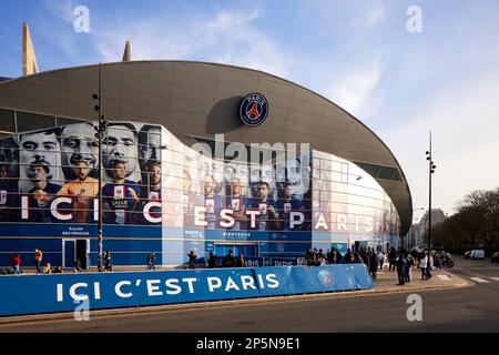 Simbolo di Parigi, stadio Paris Saint-Germain F.C all'esterno del Parc des Princes Foto Stock