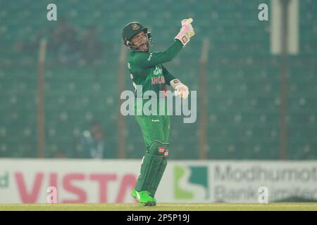 Bangladesh-Mushfiqur Rahim durante la partita internazionale di un giorno dell'Inghilterra 3rd allo stadio Zahur Ahmed Chowdhury, Sagorika, Chattogram, Bangladesh. Foto Stock