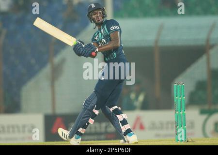 La Giofra Archer ha battuto durante la partita internazionale di un giorno del Bangladesh-Inghilterra 3rd allo stadio Zahur Ahmed Chowdhury, Sagorika, Chattogram, Bangladesh. Foto Stock