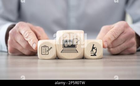 Blocchi di legno con simbolo del concetto di test software Foto Stock