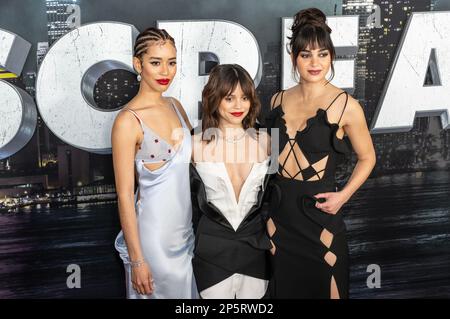 Jasmin Savoy Brown, Jenna Ortega, Melissa Barrera partecipano alla prima mondiale di 'Scream VI' all'AMC Lincoln Square Theater di New York il 06 marzo 2023 Foto Stock
