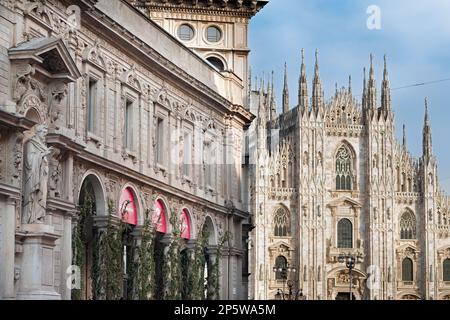 Italia, Lombardia, Milano, Piazza Mercanti, Palazzo dei Giureconsulti sfondo Duomo Foto Stock