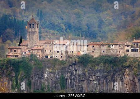 Castellfollit de la Roca,la provincia di Girona, in Catalogna, Spagna Foto Stock