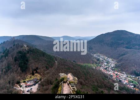 Vista dal castello di Trifels in Annweiler/Germania Foto Stock