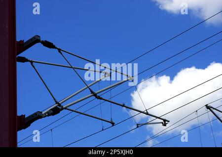 linea ferroviaria ad alta tensione Foto Stock