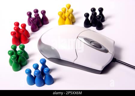 mouse per computer con gettoni colorati, riunione di squadra Foto Stock