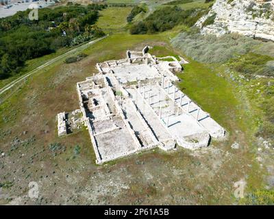 Basilica paleocristiana sul fronte spiaggia. Costruito alla base delle scogliere sud-occidentali, sotto l'acropoli, all'inizio del 6th ° secolo Foto Stock