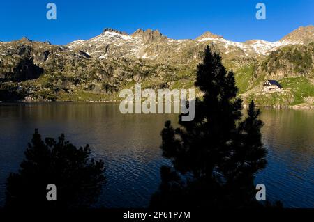 Lago Major de Colomèrs, circo Colomèrs, Valle di Aran, Parco Nazionale di Aigüestortes e Estany de Sant Maurici, Pirenei, provincia di Lleida, Catalogna, Spagna. Foto Stock