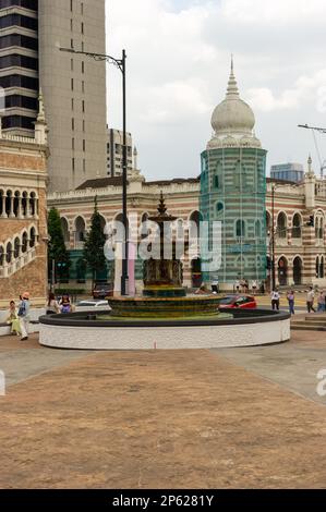 La Victoria Fountain (originariamente la Queen Victoria Fountain), realizzata per celebrare il Giubileo dei Diamanti della Queen Victoria. Si trova in Piazza Merdeka Foto Stock