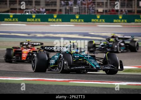 Sakhir, Bahrein. 05 marzo 2023. Campionato del mondo F1 2023. GP del Bahrein. #55, Carlos SAINZ Jr., ESP, Team Scuderia Ferrari, SF-23 in battaglia per il podio con Fernando Alonso #14, Aston Martin e Lewis Hamilton.MANAMA, BAHRAIN, circuito di Sakhir, 5. Marzo 2023: #55, Carlos SAINZ Jr., ESP, Team Scuderia Ferrari, SF-23 in battaglia per il podio con Fernando Alonso #14, Aston Martin durante il Gran Premio di Formula uno del Bahrain al Bahrain International Circuit vicino alla città di Manama nella città di Sakhir il 05 marzo. 2023. Formula 1 - F1 Motorsport, immagine a pagamento, foto e copyright © Crist Foto Stock