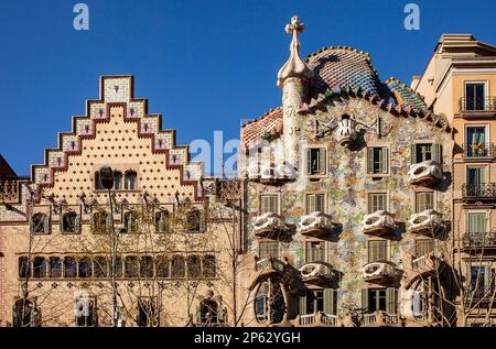 Casa Amatller (Puig i Cadafalch) e Casa Batlló di Gaudí (GAUDÍ) entrambi in stile art nouveau e al Passeig de Gràcia. Barcellona. Spagna Foto Stock