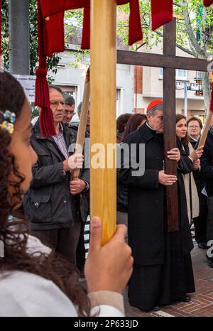 Rappresentanza, Via Crucis, presieduta dal Cardinale e Arcivescovo di Barcellona LluÃƒÂ­s MartÃƒÂ­nez Sistach, Venerdì Santo, settimana di Pasqua,`la marquesina,V Foto Stock