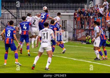 Partita di calcio tailandese professionale al PAT Stadium, Bangkok, Thailandia Foto Stock