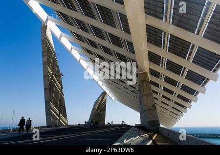 Barcellona: pergola fotovoltaica (3700 m2), da Torres & Martínez Lapeña, Area Forum Foto Stock