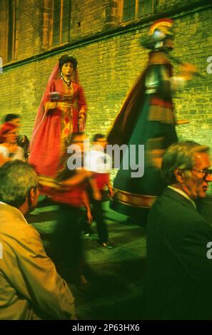Barcellona: Giganti durante il Festival la merce, in via Santa María Foto Stock
