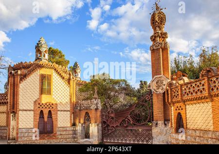 Pavellons de la Finca Güell, di Antonio Gaudi. Barcellona. La Catalogna. Spagna Foto Stock