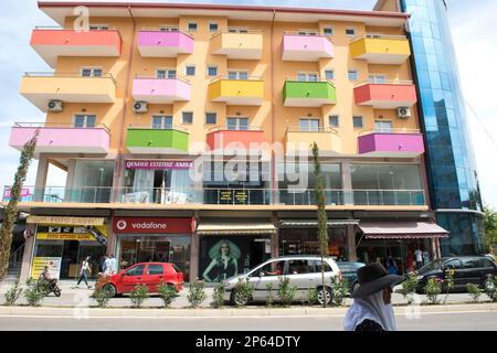 L'Albania, la penisola balcanica, Divjake, edifici decorati Foto Stock