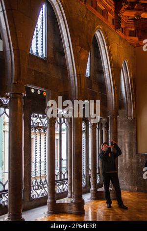 Pianale principale, Palau Güell, 1890, di Antoni Gaudi, modernismo palazzo residenziale, Barcellona, in Catalogna, Spagna. Foto Stock