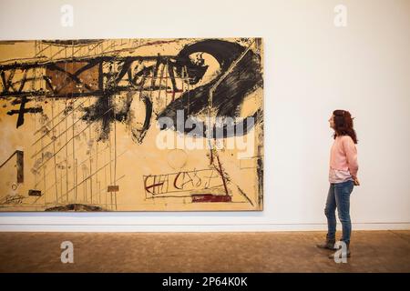 La Fundació Antoni Tapies, libro di muro di Antoni Tapies,Carrer Arago 255. Barcelona, Spagna Foto Stock