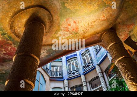 Dettagli architettonici del cortile interno, Casa Mila, La Pedrera, Barcellona, in Catalogna, Spagna Foto Stock