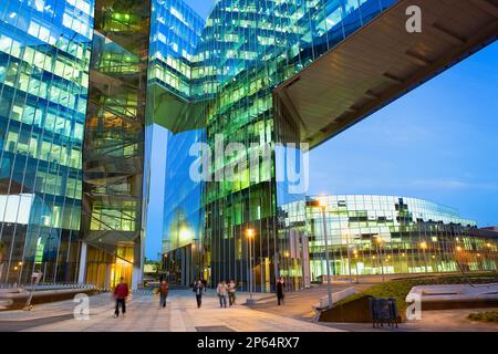 Barcellona: Torre Mare Nostrum, sede centrale di gas Natural (società spagnola del gas), di Enric Miralles e Benedetta Tagliabue. In via Doctor Aiguader Foto Stock