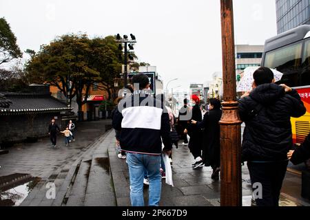 Antica architettura antico edificio Gwandeokjeong Jejumok Gwana Ufficio governativo per la gente coreana viaggiatori stranieri visitare a Jeju isola ci Foto Stock