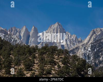 Mount Whitney, la montagna più alta degli Stati Uniti contigui, le montagne orientali della Sierra Nevada, la California, gli Stati Uniti d'America, il Nord America Foto Stock