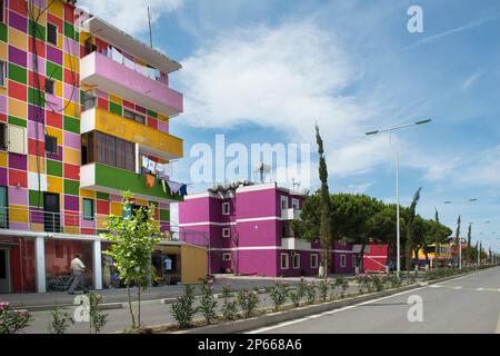 L'Albania, la penisola balcanica, Divjake, edifici decorati Foto Stock