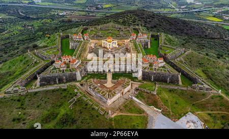 Veduta aerea del Forte de Nossa Senhora da Graca, Elvas, patrimonio dell'umanità dell'UNESCO, Alentejo, Portogallo, Europa Foto Stock