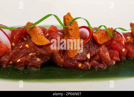 Il Tapa,tonni,tartaro con soia, zenzero e wasabi salsa.Biglietti Bar,AV del Paralelo 164, Barcellona, Spagna Foto Stock