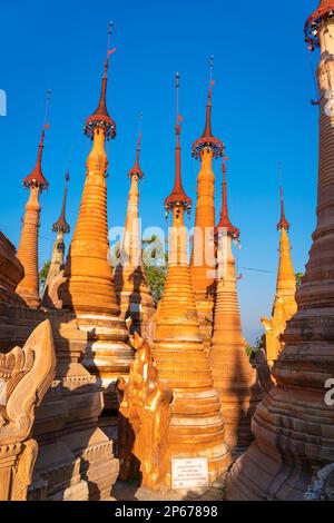 Indein stupa (in Dein), Lago Inle, Stato Shan, Myanmar (Birmania), Asia Foto Stock